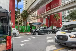 227 NE 2nd St, Miami, FL 33132 - Photo 25