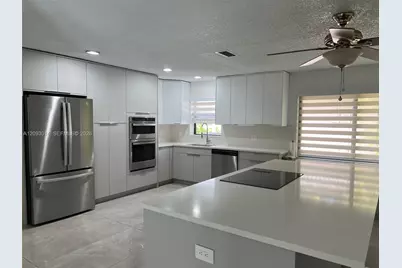 10860 NW 40th St, Coral Springs, FL 33065 - Photo 9