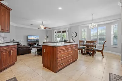 12724 NW 18th Ct, Pembroke Pines, FL 33028 - Photo 11