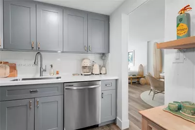 4301 Collins Ave #207, Miami Beach, FL 33140 - Photo 11