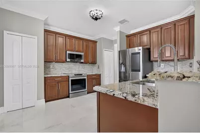 21043 SW 92nd Pl, Cutler Bay, FL 33189 - Photo 17