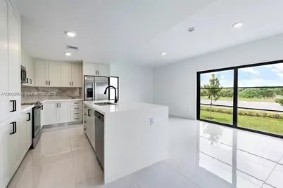 1373 NW 1st St, Florida City, FL 33034 - Photo 3