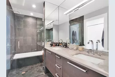 900 Biscayne Blvd #2412, Miami, FL 33132 - Photo 17