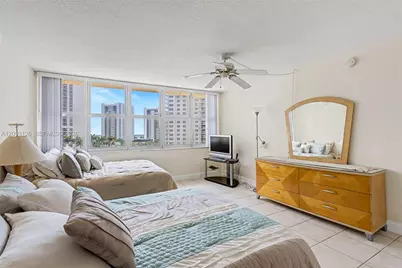 [Address not provided], Hallandale Beach, FL 33009 - Photo 27