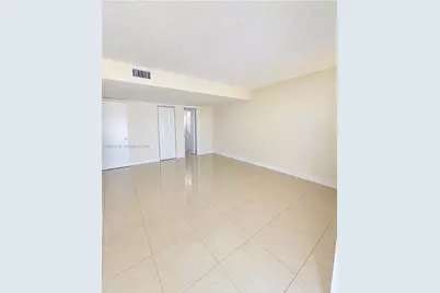9357 Fontainebleau Blvd #D310, Miami, FL 33172 - Photo 5