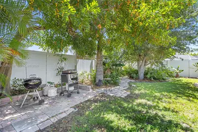 809 SE 14th Dr, Deerfield Beach, FL 33441 - Photo 15