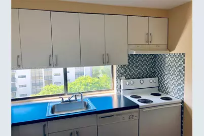 17121 N Bay Rd #720, Sunny Isles Beach, FL 33160 - Photo 7
