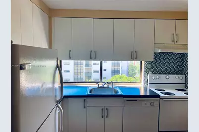 17121 N Bay Rd #720, Sunny Isles Beach, FL 33160 - Photo 5