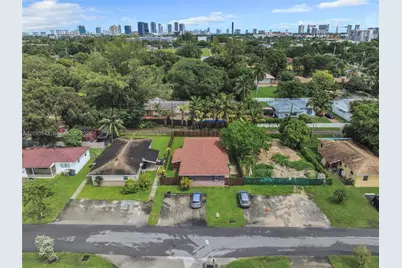 401 SW 4th Ter, Hallandale Beach, FL 33009 - Photo 3