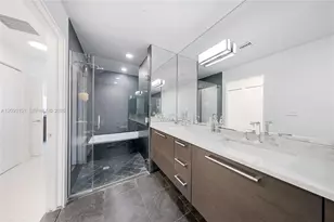 900 Biscayne Blvd, Miami, FL 33132 - Photo 3