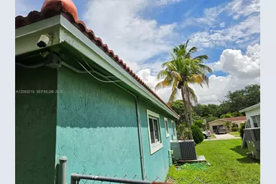 820 SW 49th Ter, Margate, FL 33068 - Photo 13