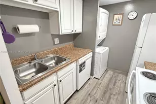 10184 Twin Lakes Dr, Coral Springs, FL 33071 - Photo 3