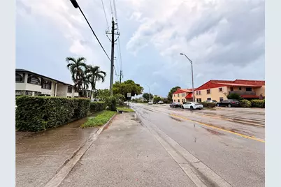 1284 W 44th Pl #1, Hialeah, FL 33012 - Photo 23