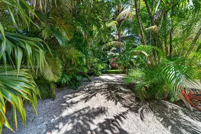 1103 NE 118th St, Biscayne Park, FL 33161 - Photo 35