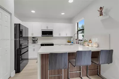 11127 W 32nd Ln, Hialeah, FL 33018 - Photo 11