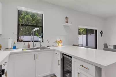 11127 W 32nd Ln, Hialeah, FL 33018 - Photo 9