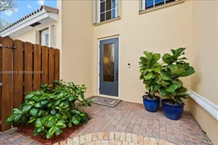 1241 Grant St, Hollywood, FL 33019 - Photo 3