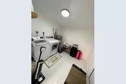 3330 NW 18th St, Miami, FL 33125 - Photo 17