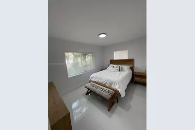 3330 NW 18th St, Miami, FL 33125 - Photo 9