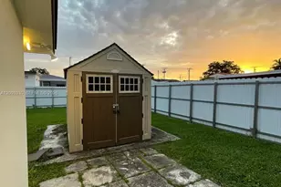 3330 NW 18th St, Miami, FL 33125 - Photo 19