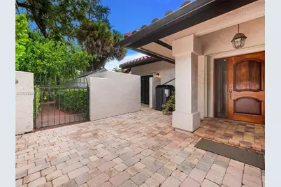 7820 SW 89th Ln, Miami, FL 33156 - Photo 5
