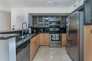 19555 E Country Club Dr, Aventura, FL 33180 - Photo 9