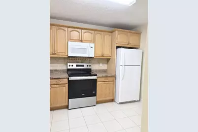 20844 NW 2nd St, Pembroke Pines, FL 33029 - Photo 9