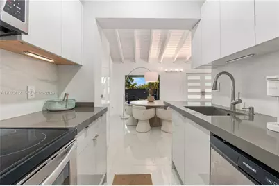 8533 Crespi Blvd, Miami Beach, FL 33141 - Photo 9