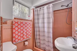 18500 NE 23rd Ct, Miami, FL 33180 - Photo 21