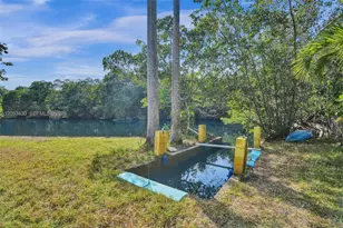 18500 NE 23rd Ct, Miami, FL 33180 - Photo 27