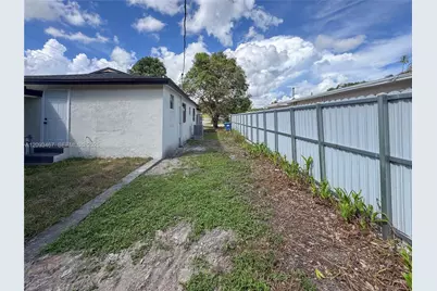 3630 NW 98th St, Miami, FL 33147 - Photo 27
