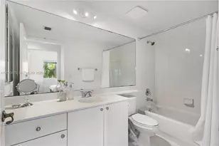 10770 NW 66th St, Doral, FL 33178 - Photo 23
