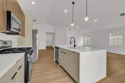16 Gables Blvd, Weston, FL 33326 - Photo 9