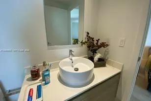 121 NE 34th St, Miami, FL 33137 - Photo 11