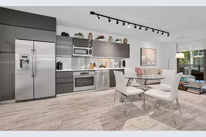 31 SE 6th St #304, Miami, FL 33131 - Photo 3
