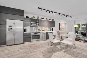 31 SE 6th St, Miami, FL 33131 - Photo 3