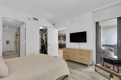 31 SE 6th St #304, Miami, FL 33131 - Photo 21