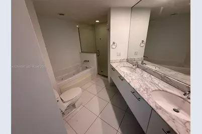 55 SE 6th St #1902, Miami, FL 33131 - Photo 13