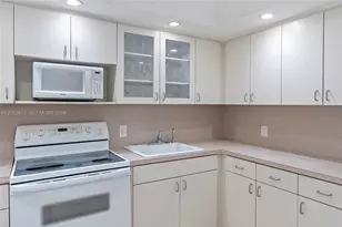 5701 Collins Ave, Miami Beach, FL 33140 - Photo 29