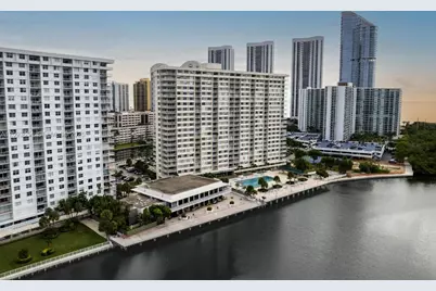 300 Bayview Dr #701, Sunny Isles Beach, FL 33160 - Photo 37
