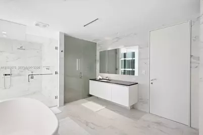 1000 Biscayne Blvd #4102, Miami, FL 33132 - Photo 17