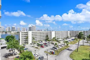 18021 Biscayne Blvd, Aventura, FL 33160 - Photo 1