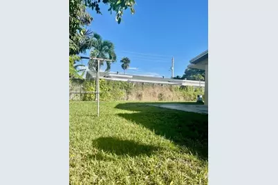 310 SW 10th Ter, Hallandale Beach, FL 33009 - Photo 11
