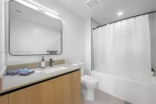121 NE 5th St, Miami, FL 33132 - Photo 5