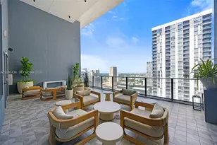 121 NE 5th St, Miami, FL 33132 - Photo 17