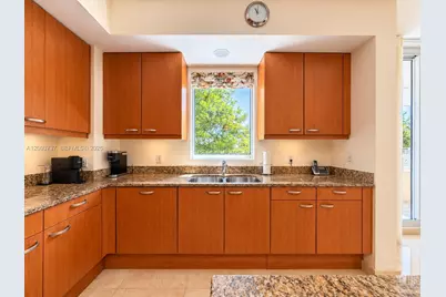 799 Crandon Blvd #202, Key Biscayne, FL 33149 - Photo 9