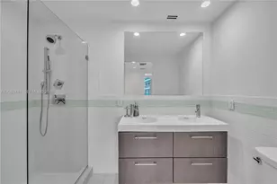 5055 Collins Ave, Miami Beach, FL 33140 - Photo 17