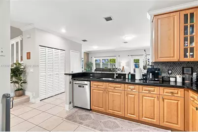 13225 NW 7th Dr, Plantation, FL 33325 - Photo 11