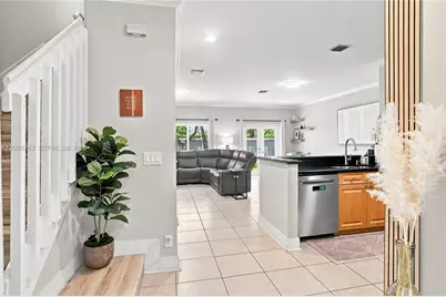 13225 NW 7th Dr, Plantation, FL 33325 - Photo 7