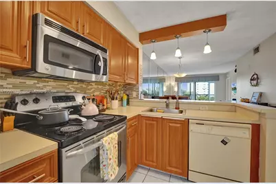 2226 N Cypress Bend Dr #408, Pompano Beach, FL 33069 - Photo 7